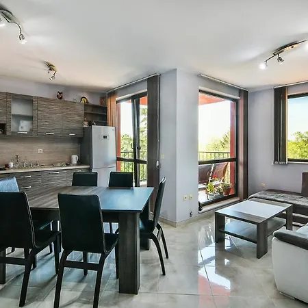 Apartment Two Br Flat Close To Sea And Beach *