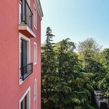 Apartment Two Br Flat Close To Sea And Beach