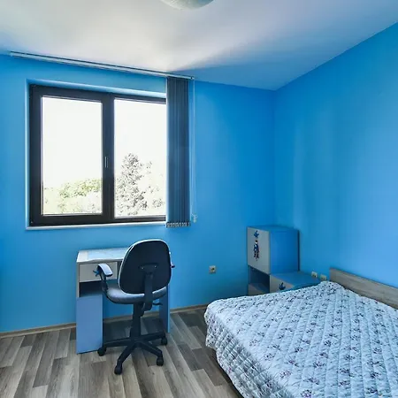 Two Br Flat Close To Sea And Beach Apartment *
