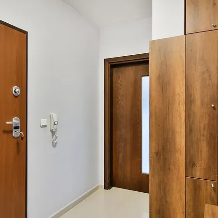 Apartment Two Br Flat Close To Sea And Beach *